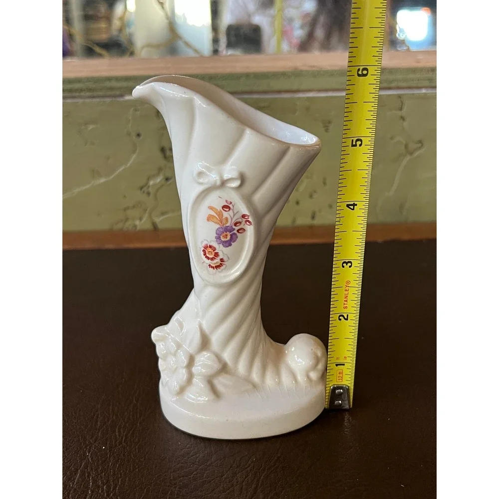 Vintage White Ceramic Cornucopia Bud Vase‎ Floral Cottagecore Romantic Decor